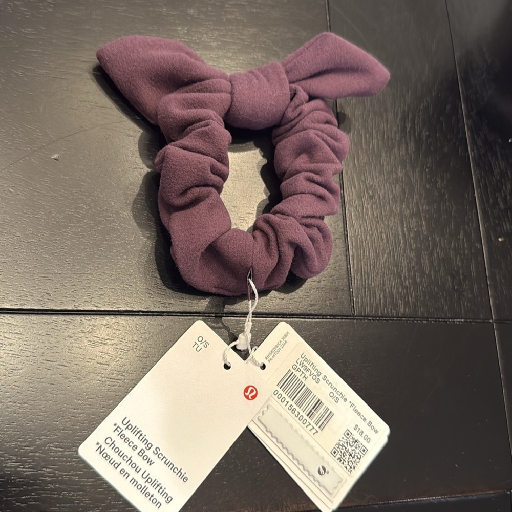 LULULEMON Uplifting Scrunchie Fleece Bow –‎ Grape Thistle purple  💜 NWT
